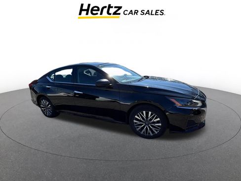 Used 2025 Nissan Altima 2.5 SV image 1