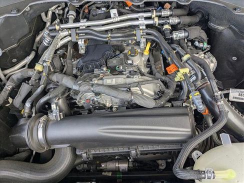 Used 2025 Ford Explorer Active w/ Active Comfort Package image 17