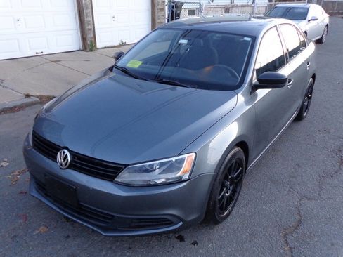 Used 2013 Volkswagen Jetta S image 9