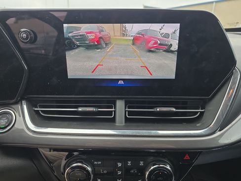 Used 2025 Chevrolet Trax ACTIV w/ Driver Confidence Package FWD image 12