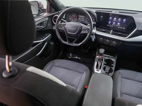 Used 2025 Chevrolet Trax RS w/ Sunroof Package FWD image 27