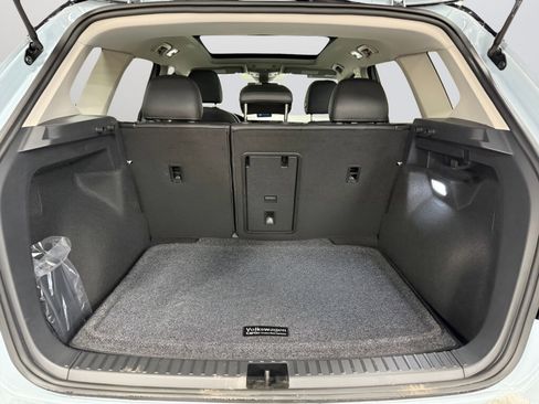 Certified 2025 Volkswagen Taos SE image 9