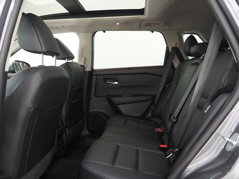 Used 2023 Nissan Rogue SV w/ SV Premium B Package AWD/4WD image 14