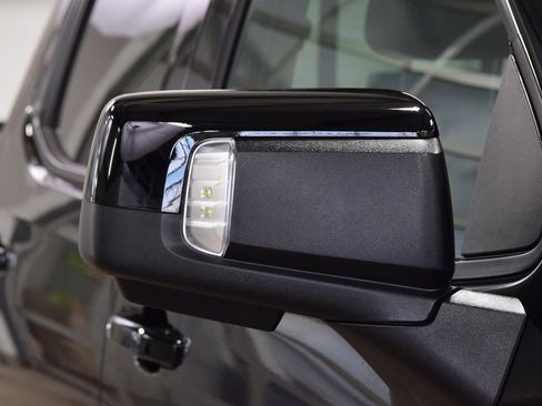 Used 2025 Chevrolet Silverado 1500 High Country w/ Midnight Edition image 17