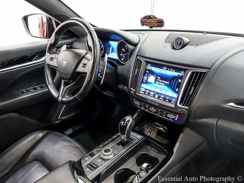 Used 2018 Maserati Levante AWD/4WD image 33
