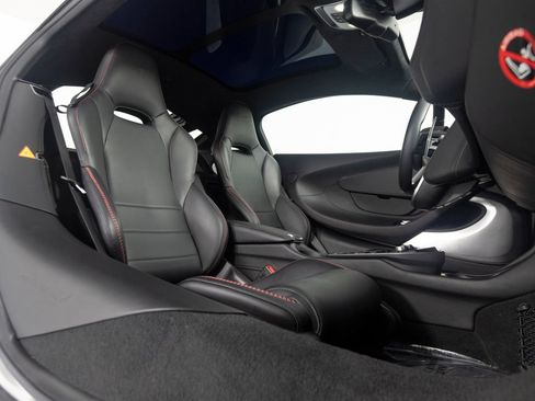 Used 2022 McLaren GT RWD image 29