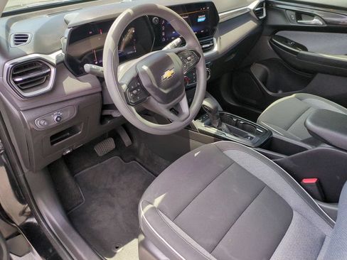 Used 2025 Chevrolet TrailBlazer LT AWD/4WD image 15