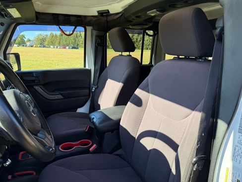 Used 2014 Jeep Wrangler Unlimited Sport image 17