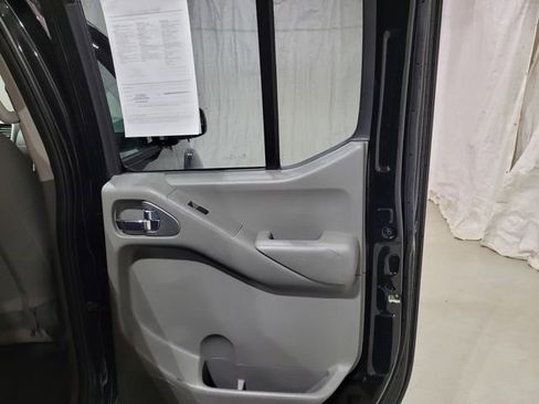 Used 2019 Nissan Frontier SV image 50