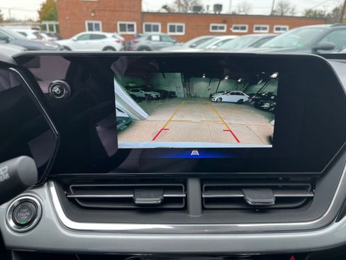 Used 2025 Chevrolet Trax LT image 17