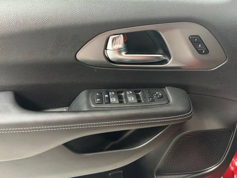 Used 2025 Chrysler Pacifica Select FWD image 17