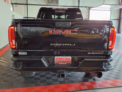 Used 2022 GMC Sierra 2500 Denali w/ Denali Black Diamond Edition AWD/4WD image 6