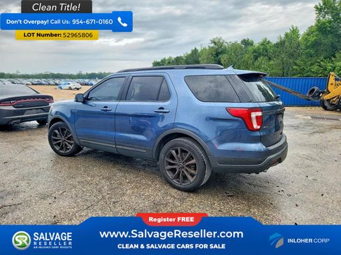 Used 2018 Ford Explorer XLT w/ Equipment Group 202A FWD image 3
