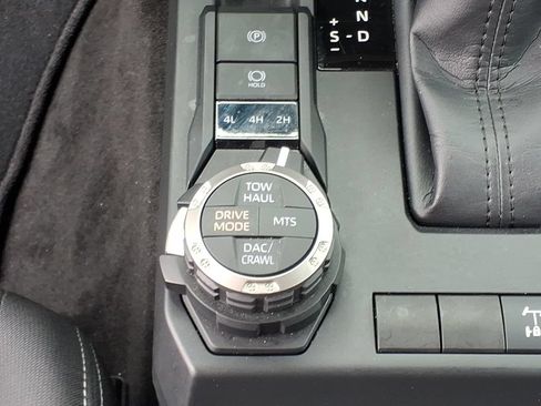 Certified 2025 Toyota Tacoma TRD Off-Road AWD/4WD image 13
