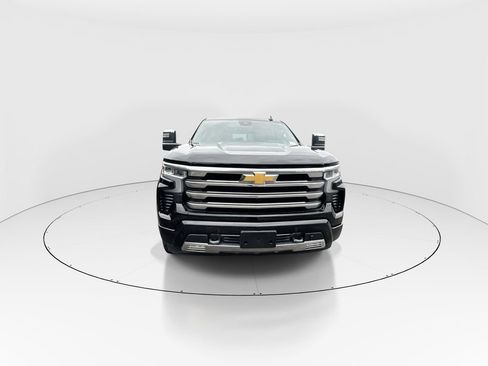 Used 2025 Chevrolet Silverado 1500 High Country w/ High Country Premium Package AWD/4WD image 3