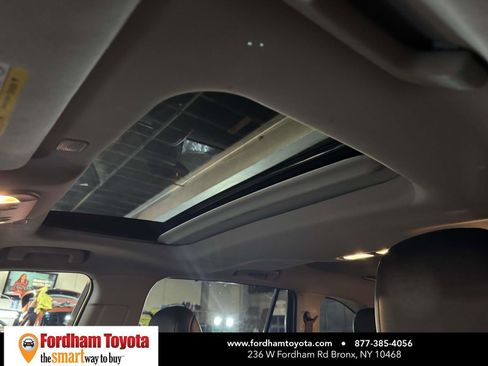 Used 2025 Toyota Highlander XLE image 19