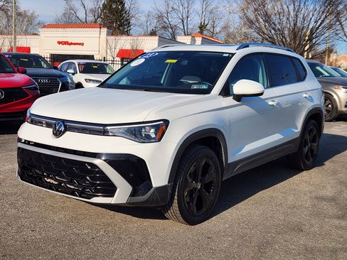 Certified 2025 Volkswagen Taos SEL w/ Black Wheel Plus Package image 2