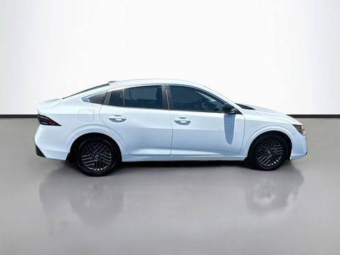 Used 2026 Nissan Sentra SV w/ SV Convenience Package FWD image 8