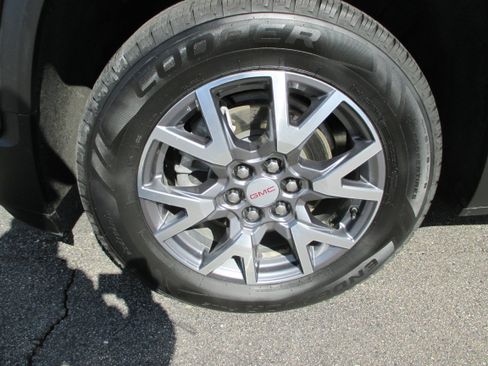 Used 2023 GMC Acadia SLT w/ Technology Package image 9