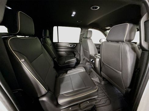 Used 2024 GMC Yukon XL SLT w/ SLT Luxury Package image 22