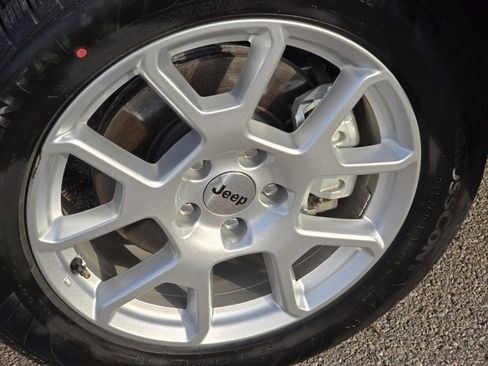 Used 2023 Jeep Renegade Latitude w/ Premium Group image 19