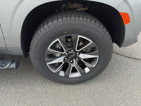 Used 2024 Chevrolet Tahoe Z71 w/ Luxury Package image 9