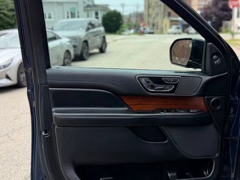 Used 2019 Lincoln Navigator L Reserve AWD/4WD image 12