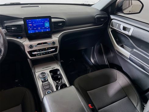 Used 2022 Ford Explorer XLT image 21