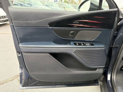 Used 2024 Lincoln Nautilus Reserve image 10