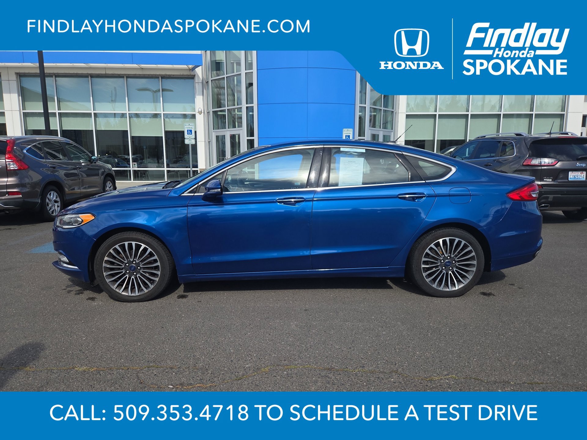 Used 2017 Ford Fusion SE w/ Fusion SE Technology Package FWD image 2
