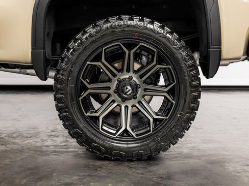 Used 2022 GMC Sierra 1500 AT4 w/ AT4 Premium Package AWD/4WD image 14