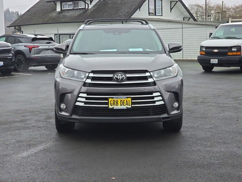 Used 2018 Toyota Highlander Limited Platinum image 3