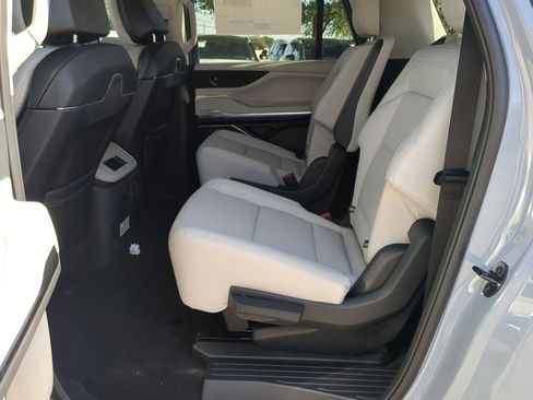 New 2026 Lincoln Navigator L Premier image 21