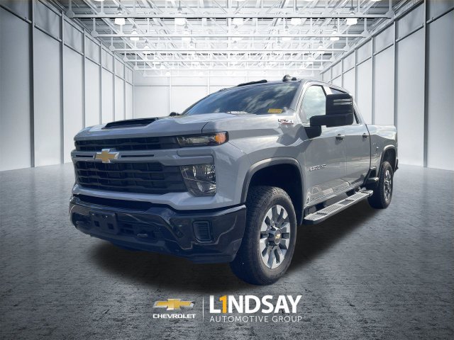 Used 2024 Chevrolet Silverado 2500 Custom w/ Custom Convenience Package AWD/4WD image 4