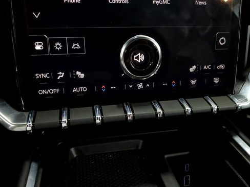 Used 2025 GMC Acadia Elevation FWD image 18
