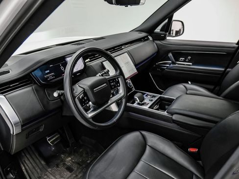 Used 2023 Land Rover Range Rover SE AWD/4WD image 2