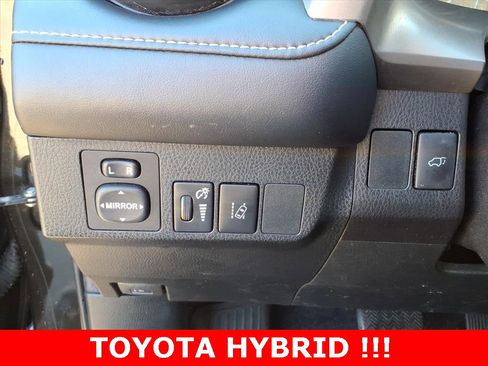 Used 2018 Toyota RAV4 XLE w/ Convenience Package image 17
