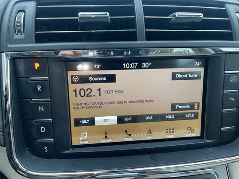 Used 2017 Lincoln Continental Reserve w/ Climate Package image 9