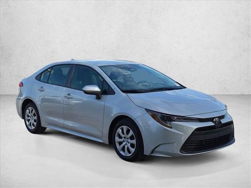 Used 2023 Toyota Corolla LE FWD image 3