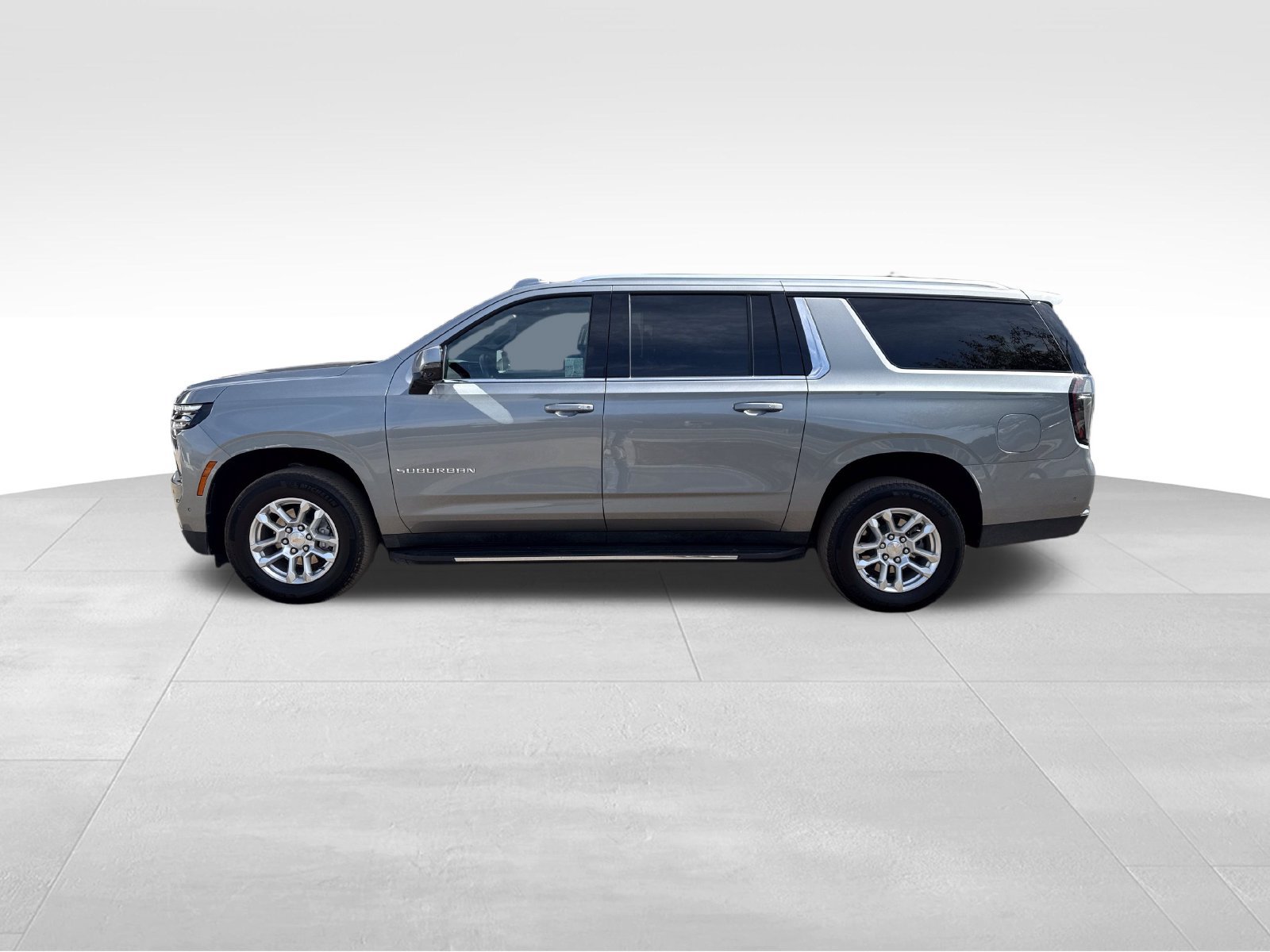 Used 2026 Chevrolet Suburban LT w/ Comfort Package AWD/4WD image 2