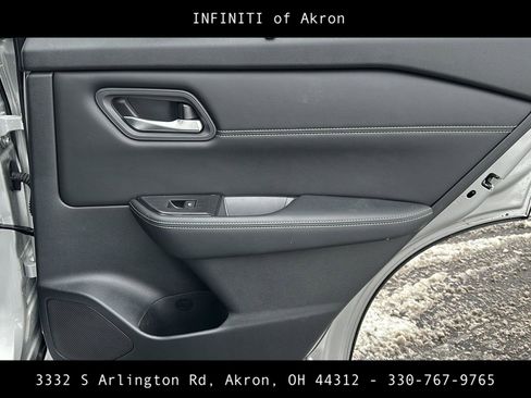 Used 2025 Nissan Rogue SV w/ SV Premium Package image 29