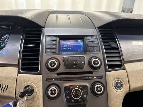 Used 2015 Ford Taurus SEL FWD image 18
