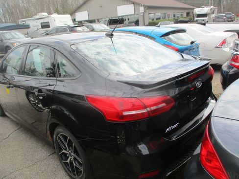 Used 2015 Ford Focus SE w/ SE Sport Package image 6