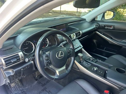 Used 2016 Lexus IS 200t RWD image 19