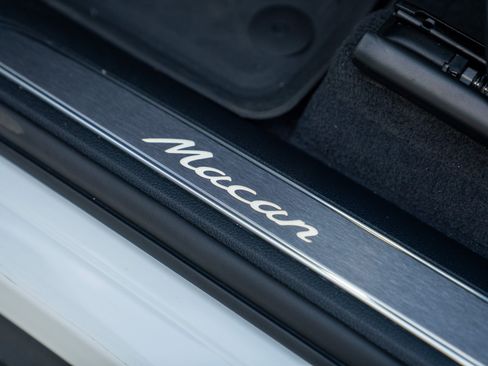 Certified 2026 Porsche Macan AWD/4WD image 12