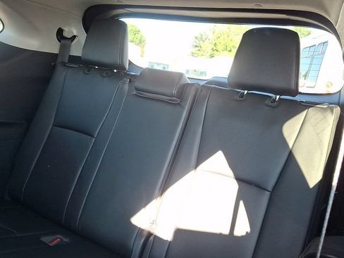 Used 2023 Toyota Highlander XLE AWD/4WD image 9