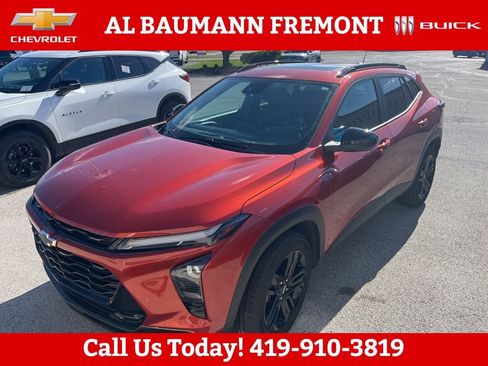 Used 2024 Chevrolet Trax ACTIV w/ Sunroof Package image 3