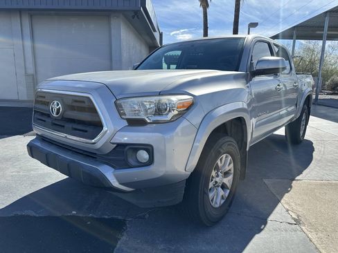 Used 2017 Toyota Tacoma SR5 w/ Tow Package image 3