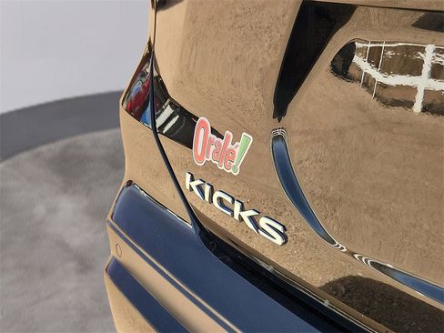 Used 2023 Nissan Kicks SR w/ SR Premium Package image 10