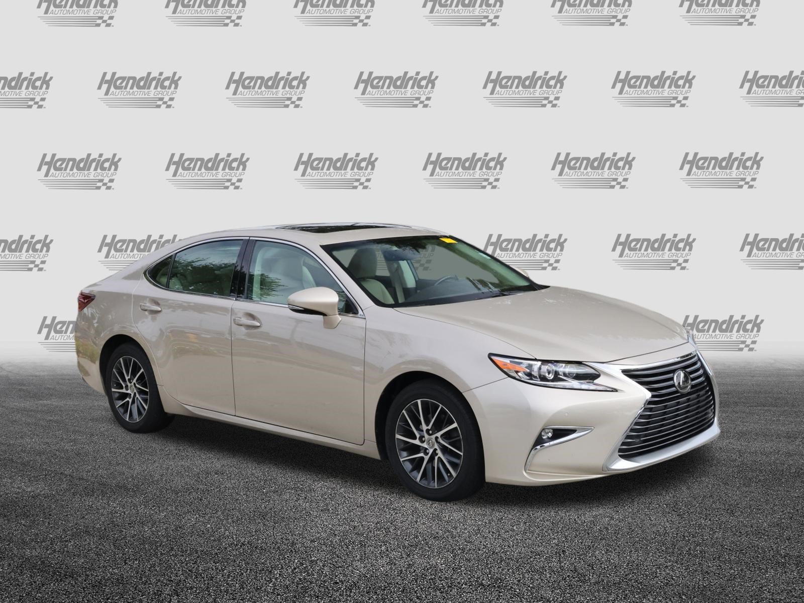Used 2017 Lexus ES 350 w/ Luxury Package FWD image 2